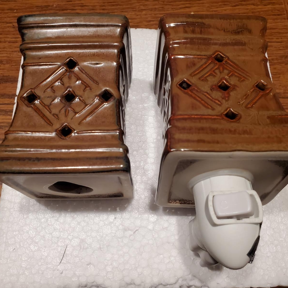 Joy Mangano Brown Forever Fragrant Night Lights and Wax Melters Pair - Picture 1 of 4